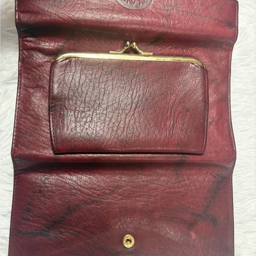 Buxton Leather Envelope Wallet in Wine Red